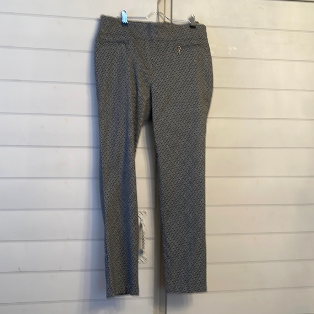 Black and white pattern capris